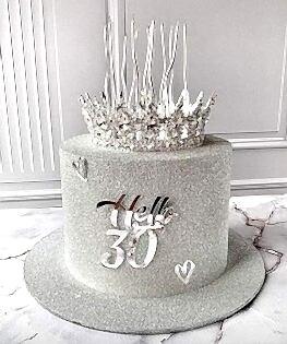 Торт блестящий с короной в серебристом цвете