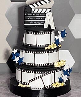 Трехъярусный торт в стиле кино