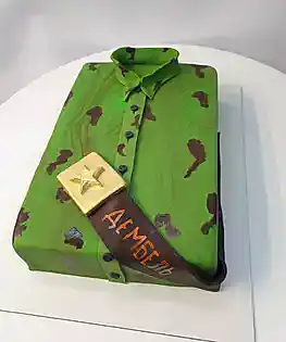 Торт в форме рубашки