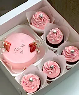 Набор десертов для мамы Бенто-торт + капкейки