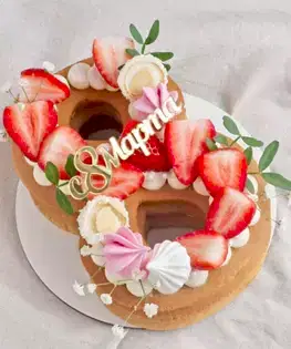 Торт медовый с ягодами на 8 марта