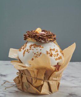 Кулич с шоколадным гнездом