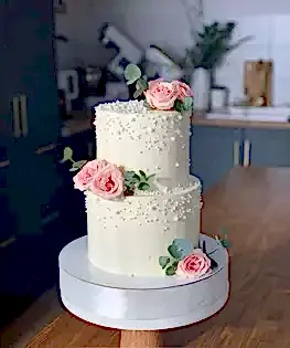 Свадебный торт с нежными розами