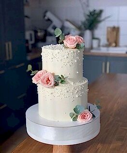 Свадебный торт с нежными розами