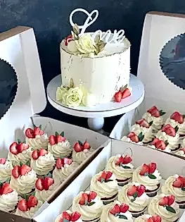 Свадебный набор с живыми цветами и ягодами