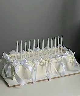 Вытянутый Свадебный торт с бантиками и свечами