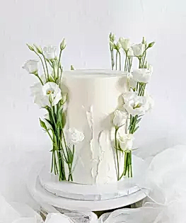 Свадебный торт с живыми цветами