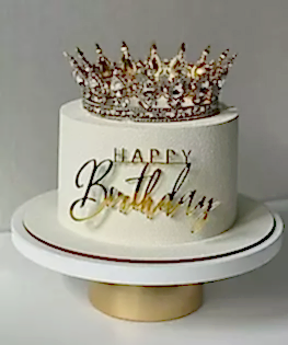 Торт с короной в молочном цвете