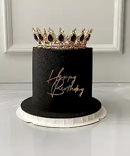 Торт блестящий с золотой короной в черном цвете