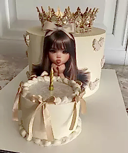 Торт двойной с золотой короной в бежевом цвете